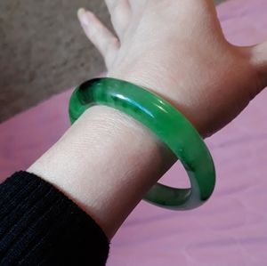 Emerlad green jadeite jade bangle